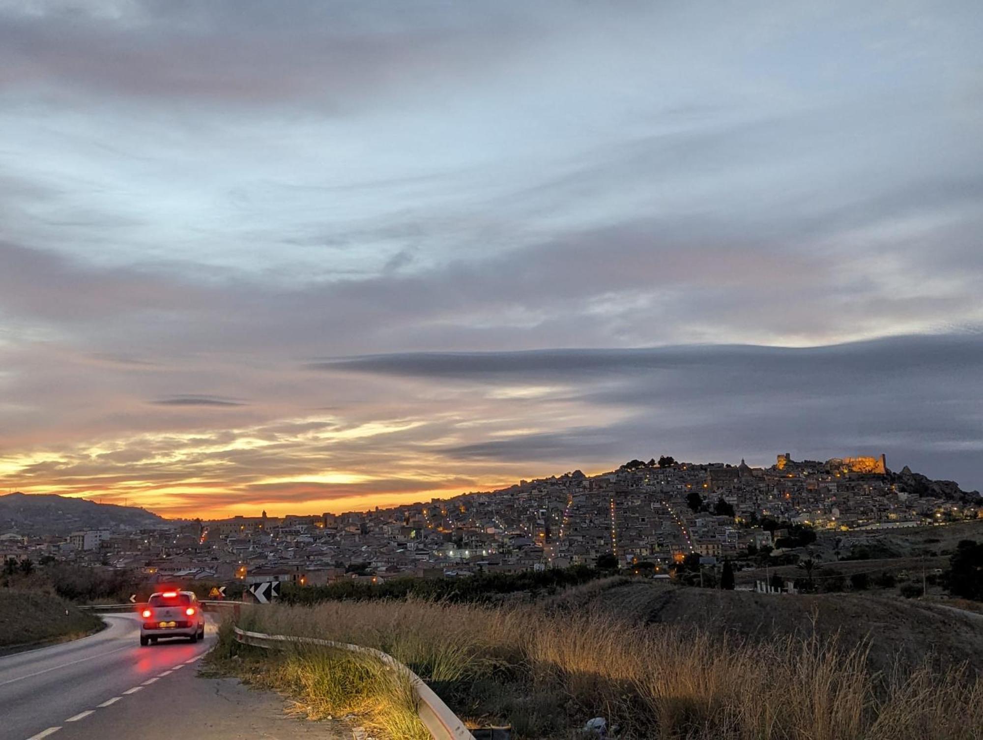 Appartamento "Rina Centro Sicilia" Pietraperzia ภายนอก รูปภาพ