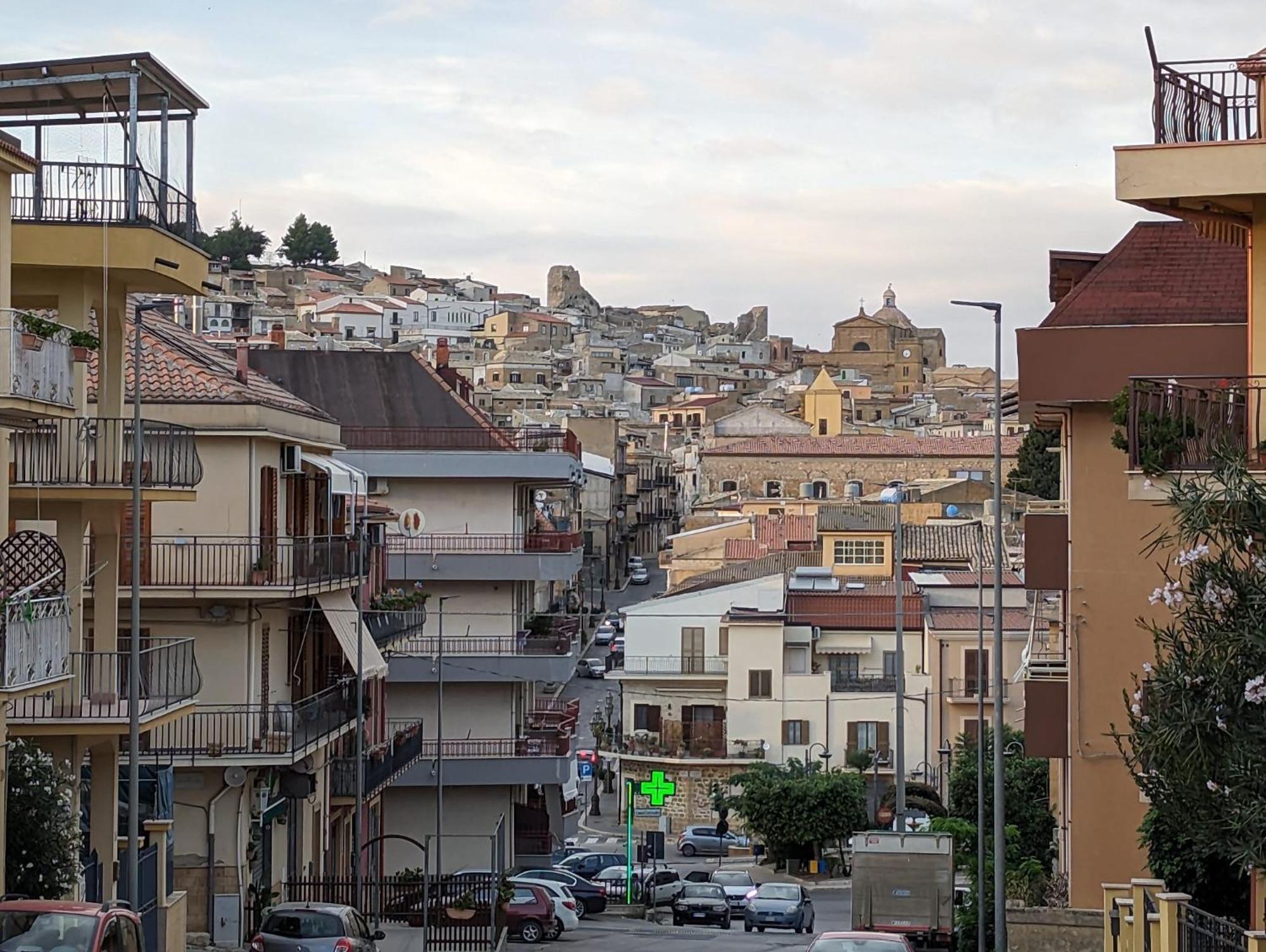 Appartamento "Rina Centro Sicilia" Pietraperzia ภายนอก รูปภาพ